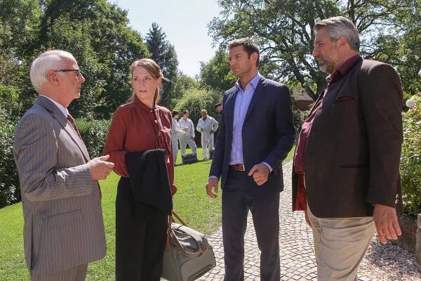 Poldové z Rosenheimu - Der Besuch der jungen Dame - Z filmu - Peter Meinhardt, Katja Lechthaler, Igor Jeftić, Dieter Fischer