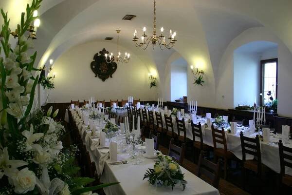 Hradní restaurace Helfštýnská Holba - Týn nad Bečvou | Česká kuchyně blízko mě