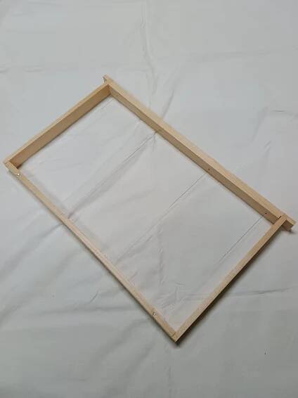 Rámek lipový 39x24 cm -nadrátkovaný se zámkem - Včelařské potřeby Děčín - Včelařství u Kunclů