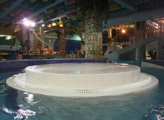File:Aquapark Liberec 02.jpg