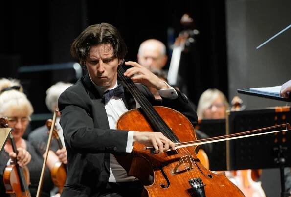 Daniel Müller-Schot během koncertu v Ostravě. (Foto: Dalibor Válek)
