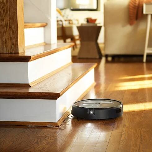 Nové robotické vysavače Roomba se dokážou vyhýbat výkalům domácích mazlíčků i kabelům