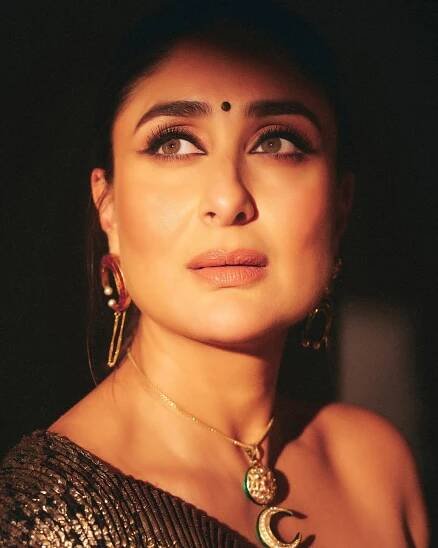 Kareena Kapoor Khan was a vision to behold in a Banarsi silk saree that was shaped like an evening gown by Amit Aggarwal. (