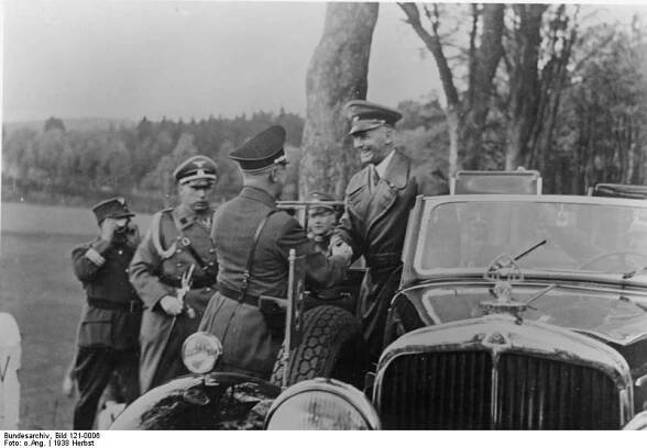 Bundesarchiv_Bild_121-0006,_Sudetenland,_Besuch_Wilhelm_Frick