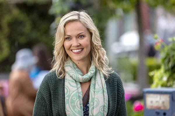 Domov na pobřeží - Home to Roost: 1. část - Z filmu - Emilie Ullerup