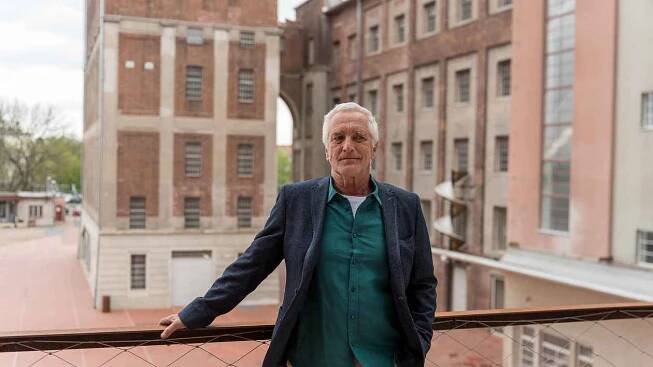 Tomáš Hanák v seriálu představí Mlýn Skály i skutečskou expozici kamene