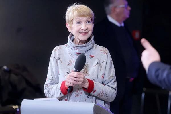 FOTO: Daniela Kolářová podpořila Petra Pavla. – stránka 73