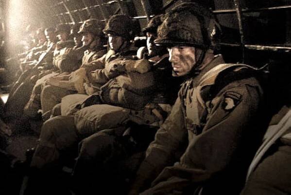 Damian Lewis in Bratrstvo neohrožených (2001)