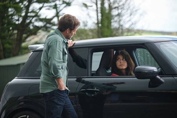 Beyond Paradise Jamie Bamber and Zahra Ahmadi as Archie and Esther 