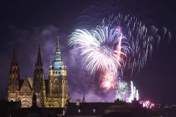 Podívejte se: pražský novoroční ohňostroj připomněl vznik Československa