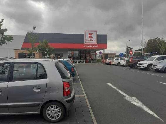 Občerstvení, drogerie i hobby market. Strakoňáci se dočkají nových obchodů