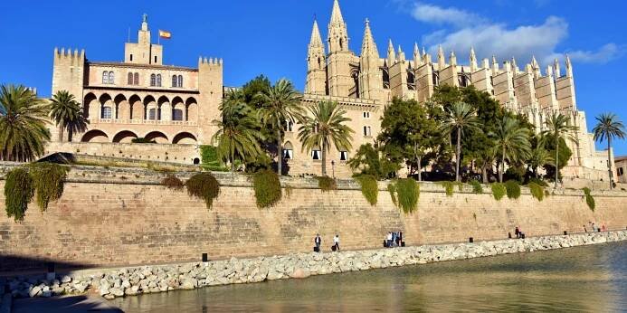 Segeln in Palma de Mallorca | Entdecken Sie die Balearen mit der Yacht