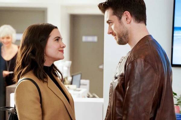 'The Bold Type' star teases major 'life changes' in midseason finale