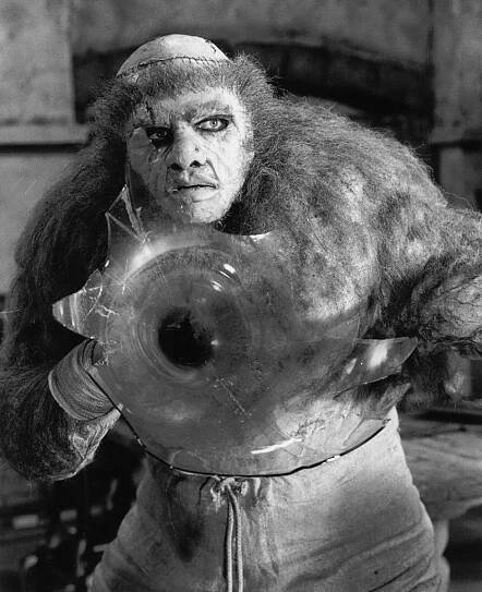 David Prowse - Frankenstein and the Monster from Hell - Z filmu