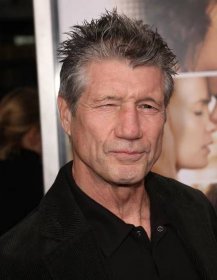 Fred Ward at the "Feast of Love" premiere in 2007.