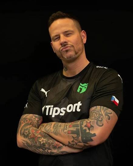 FOTO: Tomáš Rys na svém TikToku dělá vědomostní hry, tím zaujal své fanoušky. – stránka 109