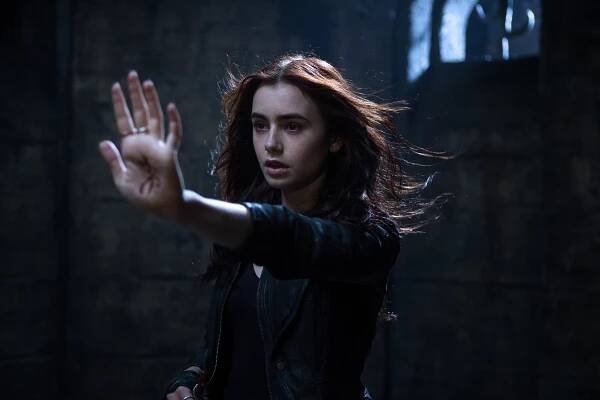 Mortal Instruments: Město z kostí / The Mortal Instruments: City of Bones (2013)