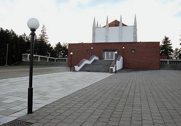 Soubor:Krematorium Brno.jpg – Wikipedie