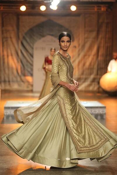 KAMANGIRI By Reynu Taandon @ FDCI India Couture Week 2016 (1)
