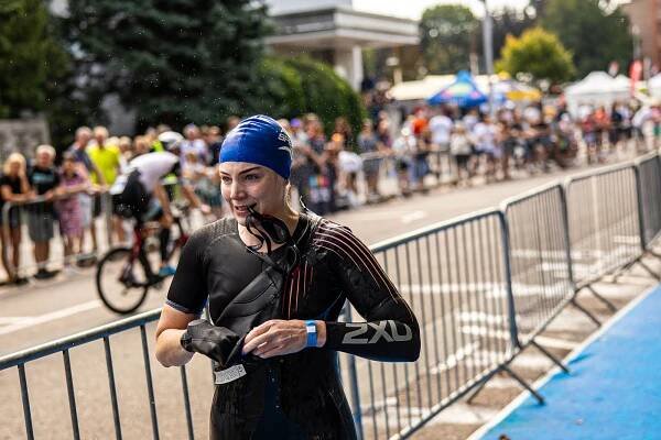 Závod Ironman, který se o víkendu uskutečnil v Hradci Králové zná již své vítěze, vyhrál tým HZS Moravskoslezské­ho kraje