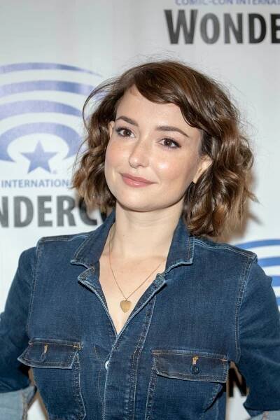 Who Plays Lily In The At&T Commercial?