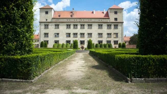 Zámek v Bučovicích láká arkádami, unikátními interiéry i výstavou Život malých aristokratů - Novinky