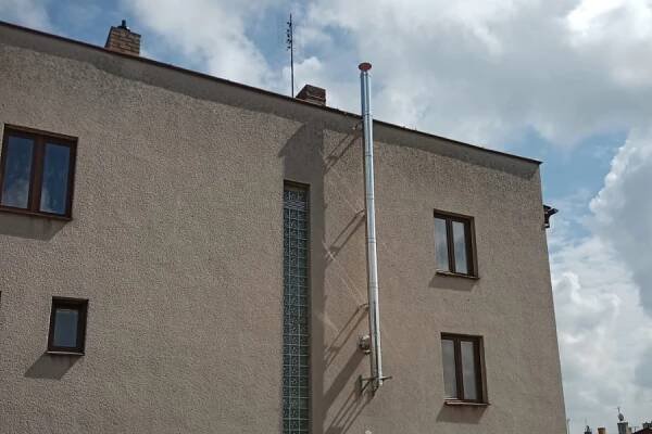 Stavba nerezových komínů - bytové domy, Bohuňovice, Béďa komíny - prodej a realizace komínů