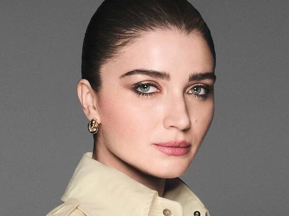 Eve Hewson on Date-Night Makeup, Her Summer Fragrance Obsession, and Getting Ready to Charli XCX