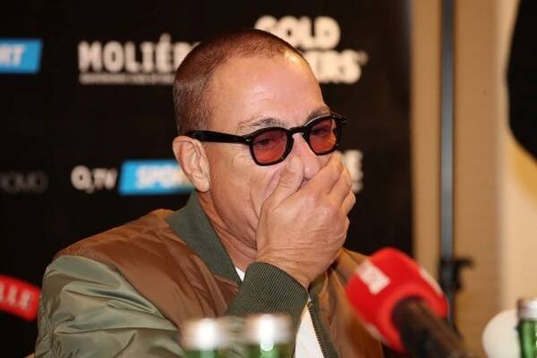 Akční hrdina Jean-Claude Van Damme čelí skandálnímu vyšetřování: »Darem« přijal pět dívek!