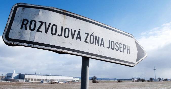 Průmyslové zóny se na severu Čech plní, ale neklesá nezaměstnanost. Dělníky firmám často vozí agentury
