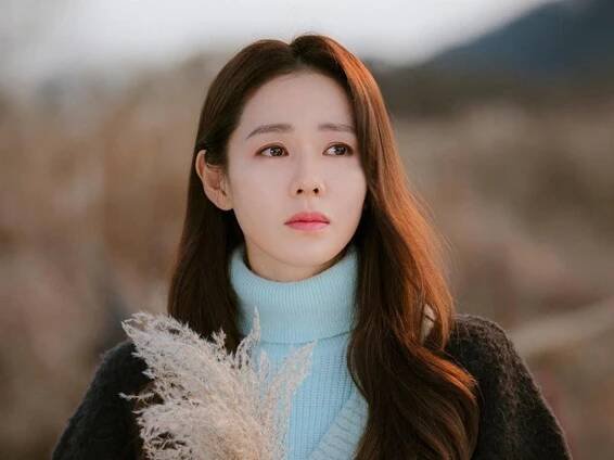 Crash Landing On You Son Ye-Jin Wallpaper