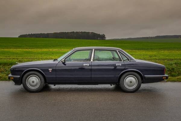Měl být nejmodernějším autem své doby, Jaguar XJ40 však německou konkurenci nedohnal