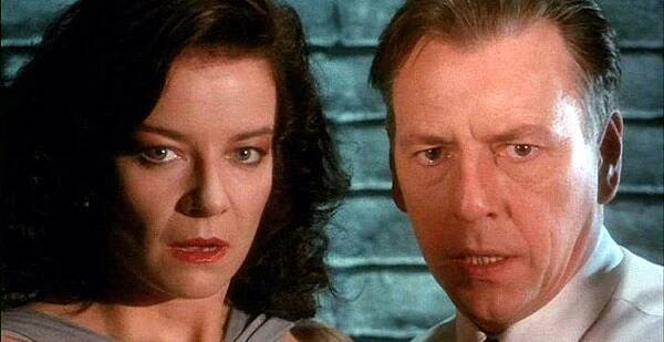 Hellraiser II: Svázaný s peklem - Z filmu - Clare Higgins, Kenneth Cranham