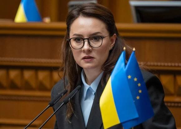 Nová ukrajinská premiérka je extrémně výkonná a má blízko k Zelenského lidem. Ale válku změna vlády neovlivní