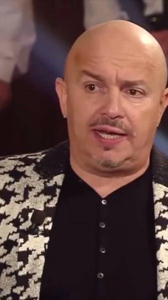 dva sousedi a tapetování #czech #standup #sranda #humor #fypシ゚viral #izer #vtip #viral #vtipycz
