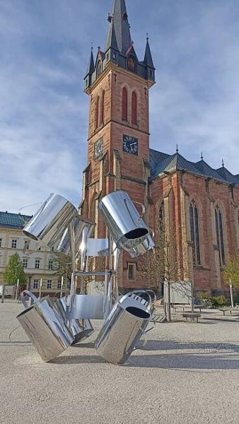 Vodní elektrárna od Lubomíra Typlta na náměstí Míru | Vrchlabí žije