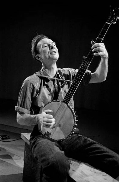 Pete Seeger, Champion of Folk Music and Social Change, Dies at 94 - The New York Times