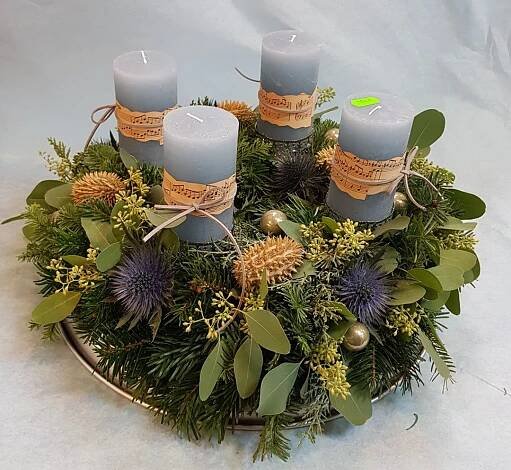 Adventskranz – BLUMEN KREATIV | Weihnachten dekoration, Deko kranz weihnachten, Deko weihnachten adventskranz