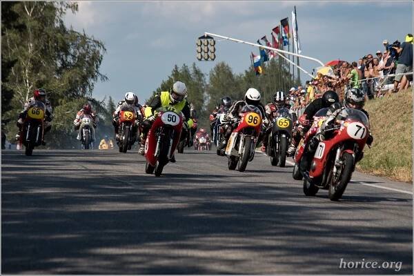 Závody, při kterých opět mrazilo! Česká Tourist Trophy – IRRC zaznamenala i nový traťový rekord: Hořice