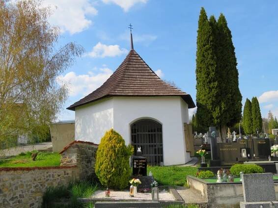 Fotogalerie • Hřbitovní kaple (Kaple) • Mapy.com