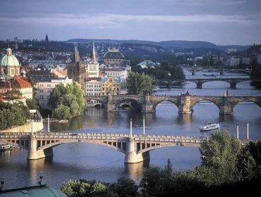 Nekonečný příběh. Havarijní stav mostů komplikuje dopravu v Praze | — Zavolantem.cz