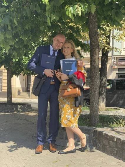 Politické oslavy: Klausova zrzka otevřela svatební album a hejtman má s manželkou titul