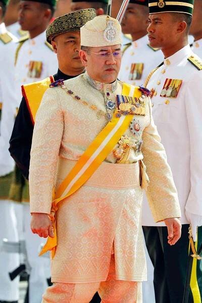Malaysia's King Abdicates for First Time in History Amid Rumors of Secret Marriage to Beauty Queen