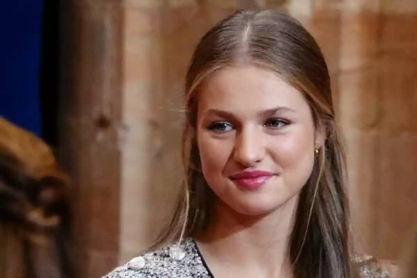 Má Infanta Leonor piercing?