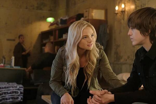 X-Men: Nová generace - Svět X - Z filmu - Natalie Alyn Lind, Percy Hynes White