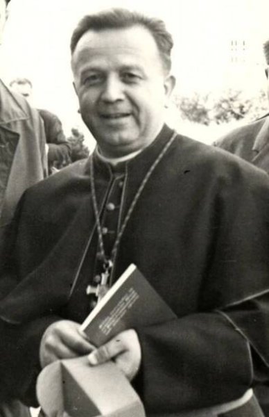Soubor:Biskup Karel Otčenášek, Velehrad srpen 1970 (cropped).jpg