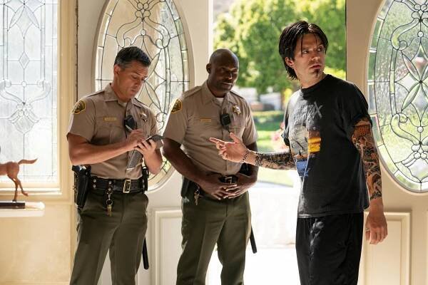 Tripp Pickell, Jimmy Jean-Louis, Sebastian Stan - Pam a Tommy - Odborník - Z filmu