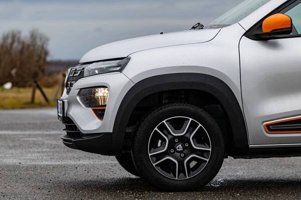 Nejlacinější elektromobil v Česku v dlouhodobém testu! Přesvědčí nás Dacia Spring, že stojí za půlmilion?