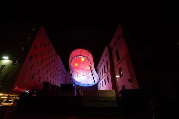 Zářící Mrak nad Brnem signalizuje ART DESIGN FASHION v rekonstruovaném Umprumu | archSPACE