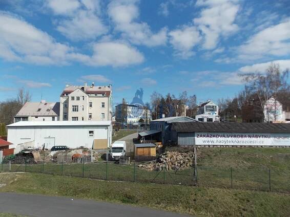 Strategický pozemek vedle silnice D6 v centru města Karlovy Vary